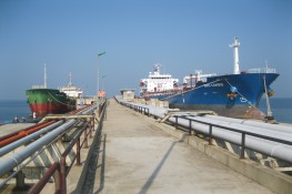 POV - Thông báo niêm yết giá dịch vụ cầu bến xuất nhập xăng dầu - LPG tại Tổng kho xăng dầu Vũng Áng